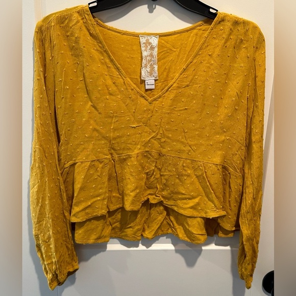 Women’s Sadie & Sage Crop Blouse Mustard Yellow Swiss Dot Ruffle Hem Size Medium - Picture 1 of 6
